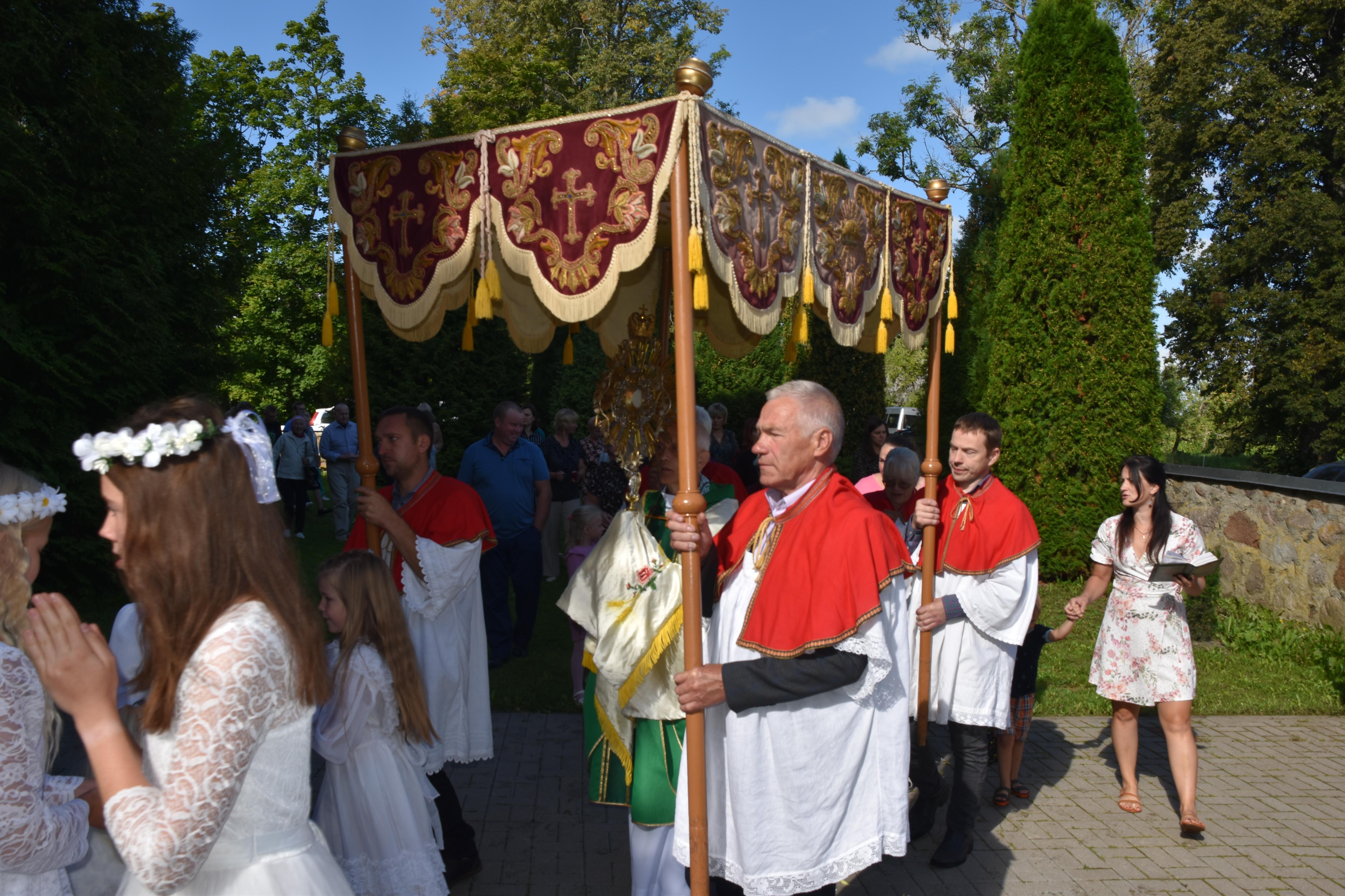 euharistiskā procesija