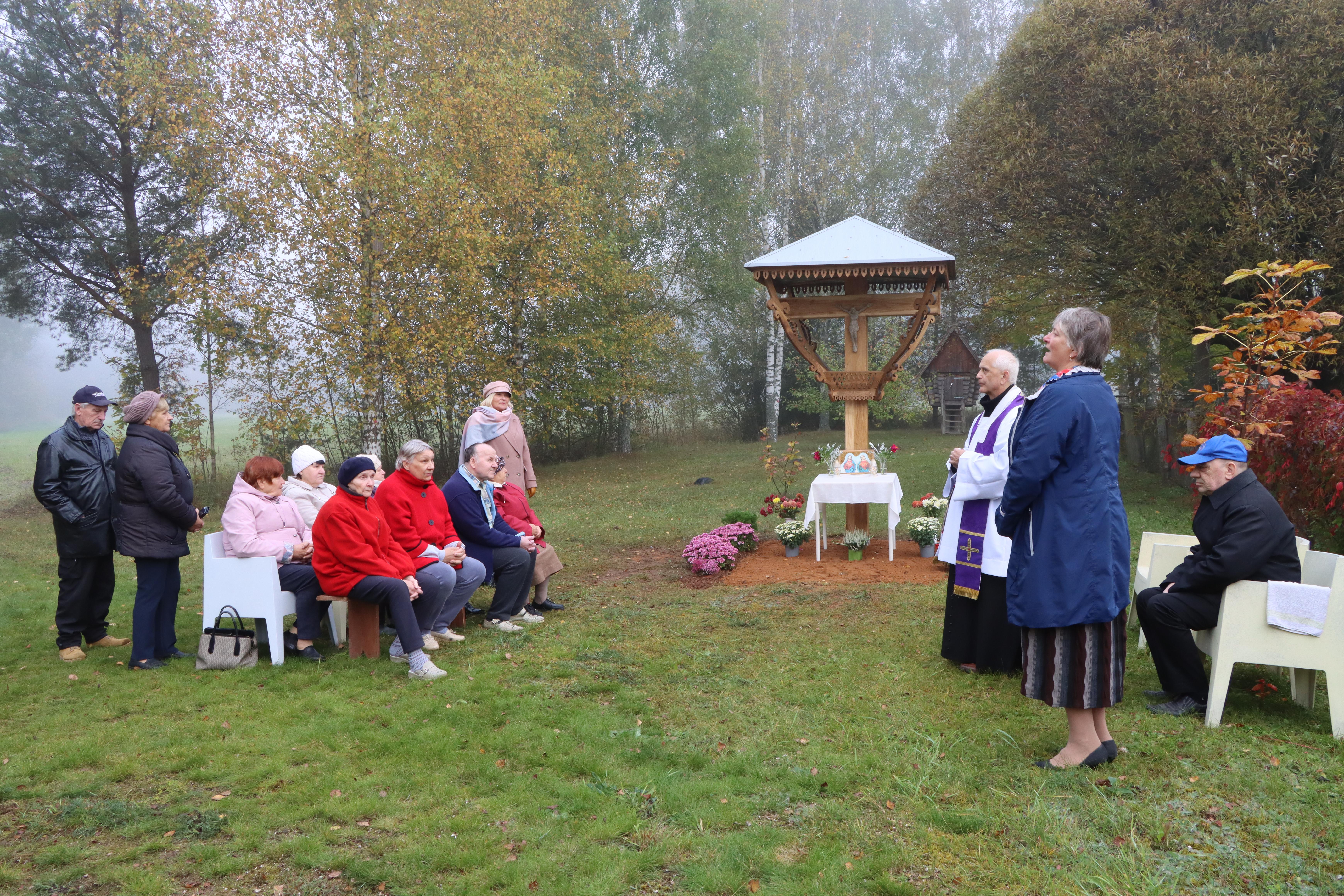 Krucifiksa pasvētīšana pie Vārkavas sociālā aprūpes centra un svētā Mise