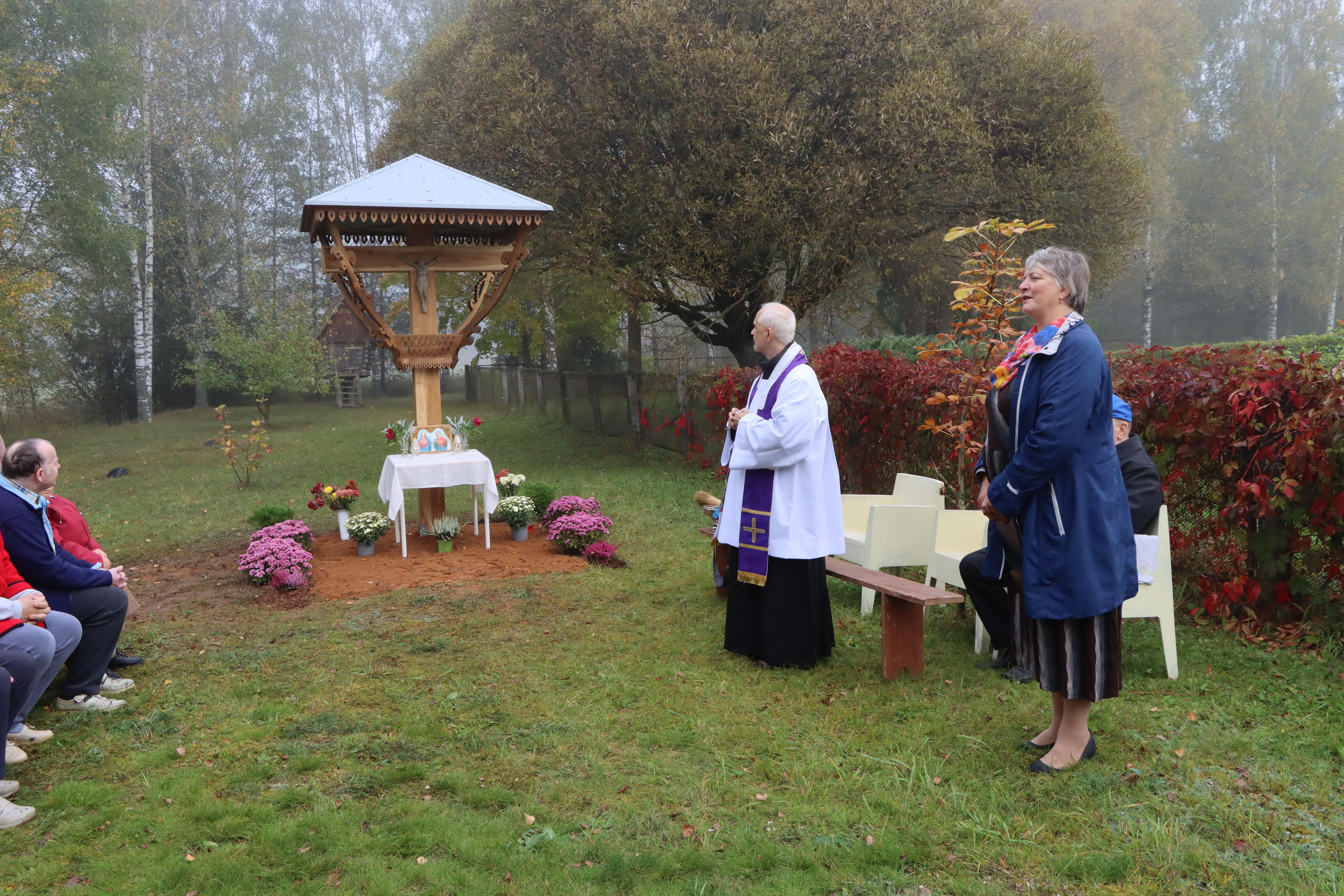 Krucifiksa pasvētīšana pie Vārkavas sociālā aprūpes centra un svētā Mise