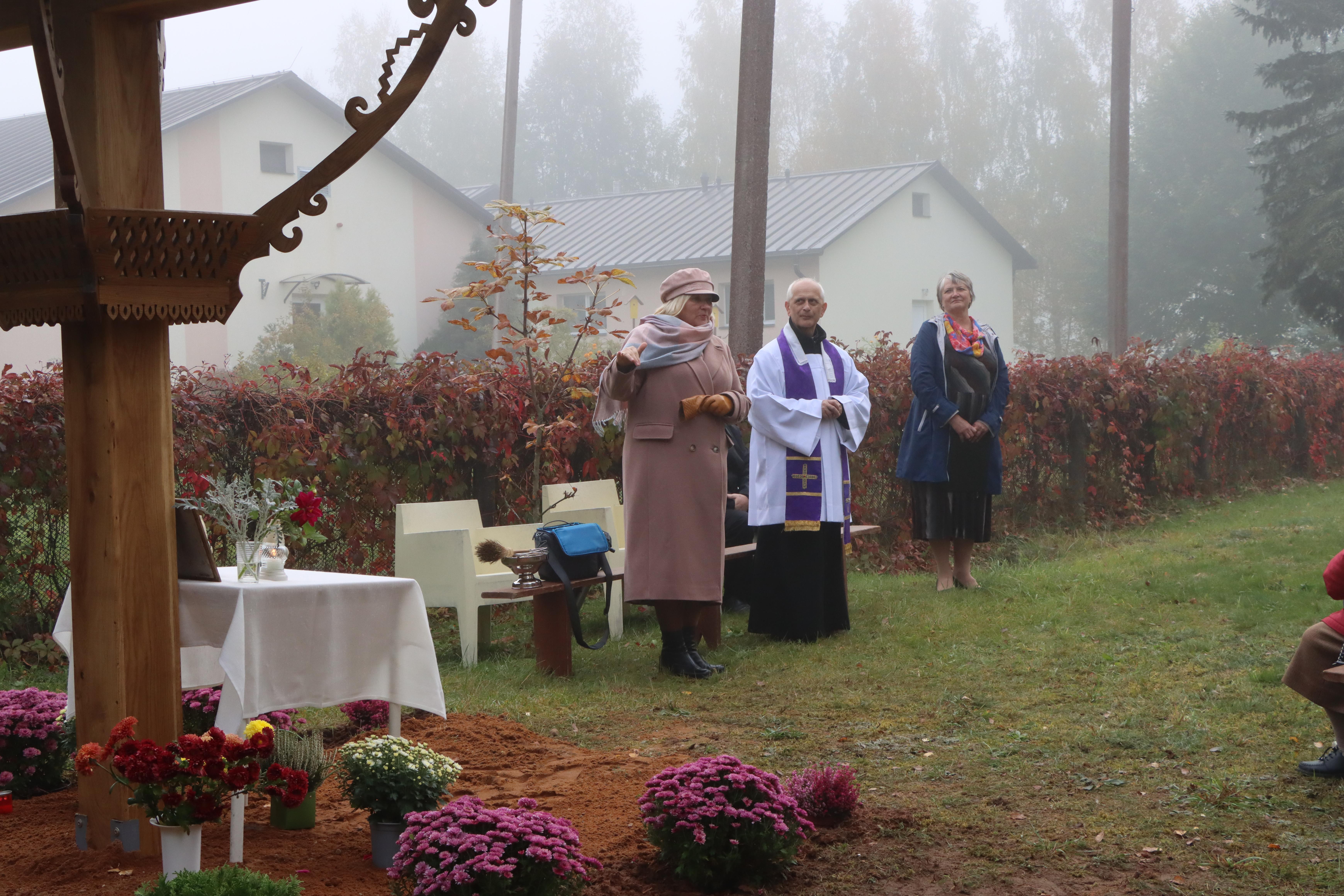 Krucifiksa pasvētīšana pie Vārkavas sociālā aprūpes centra un svētā Mise