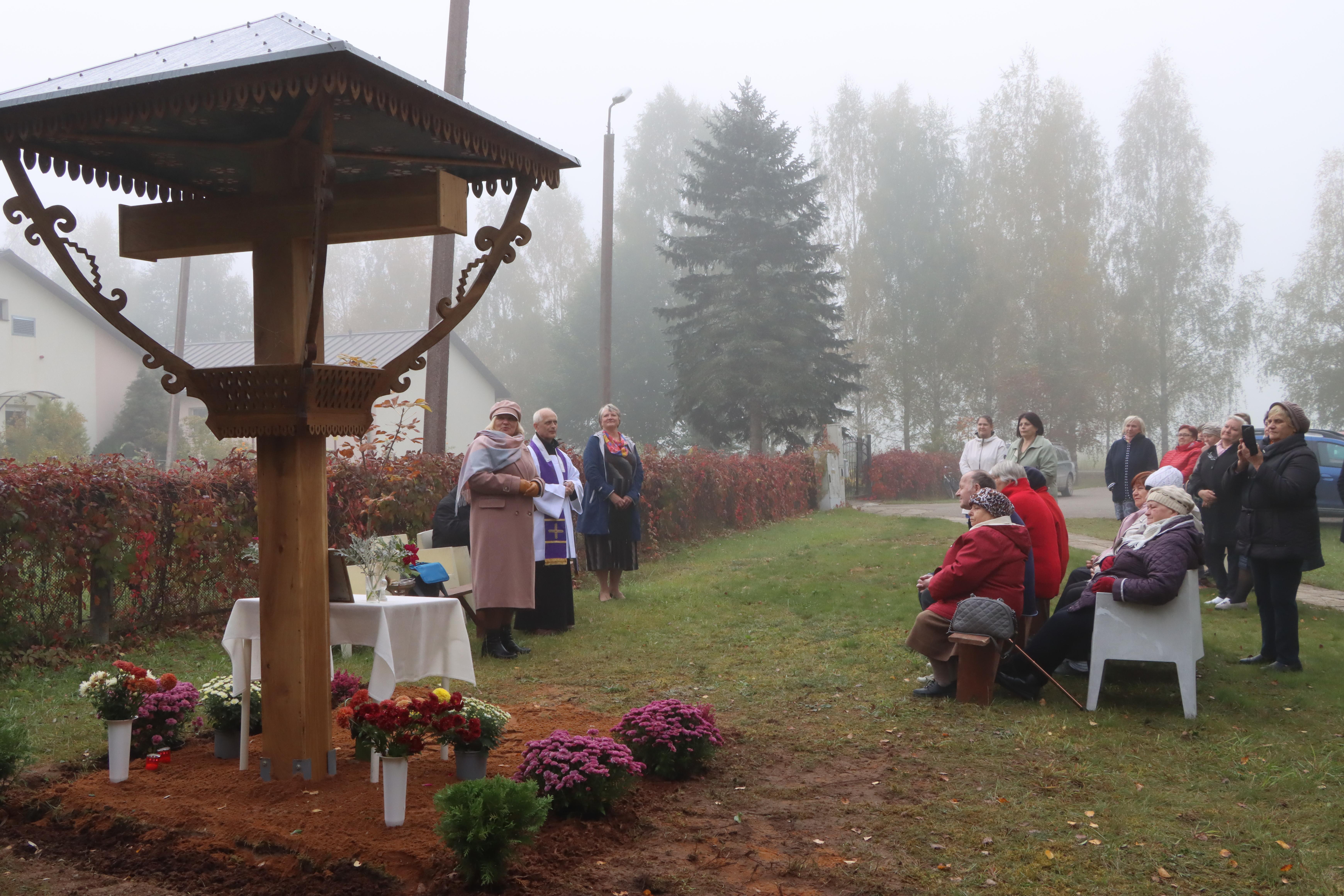 Krucifiksa pasvētīšana pie Vārkavas sociālā aprūpes centra un svētā Mise