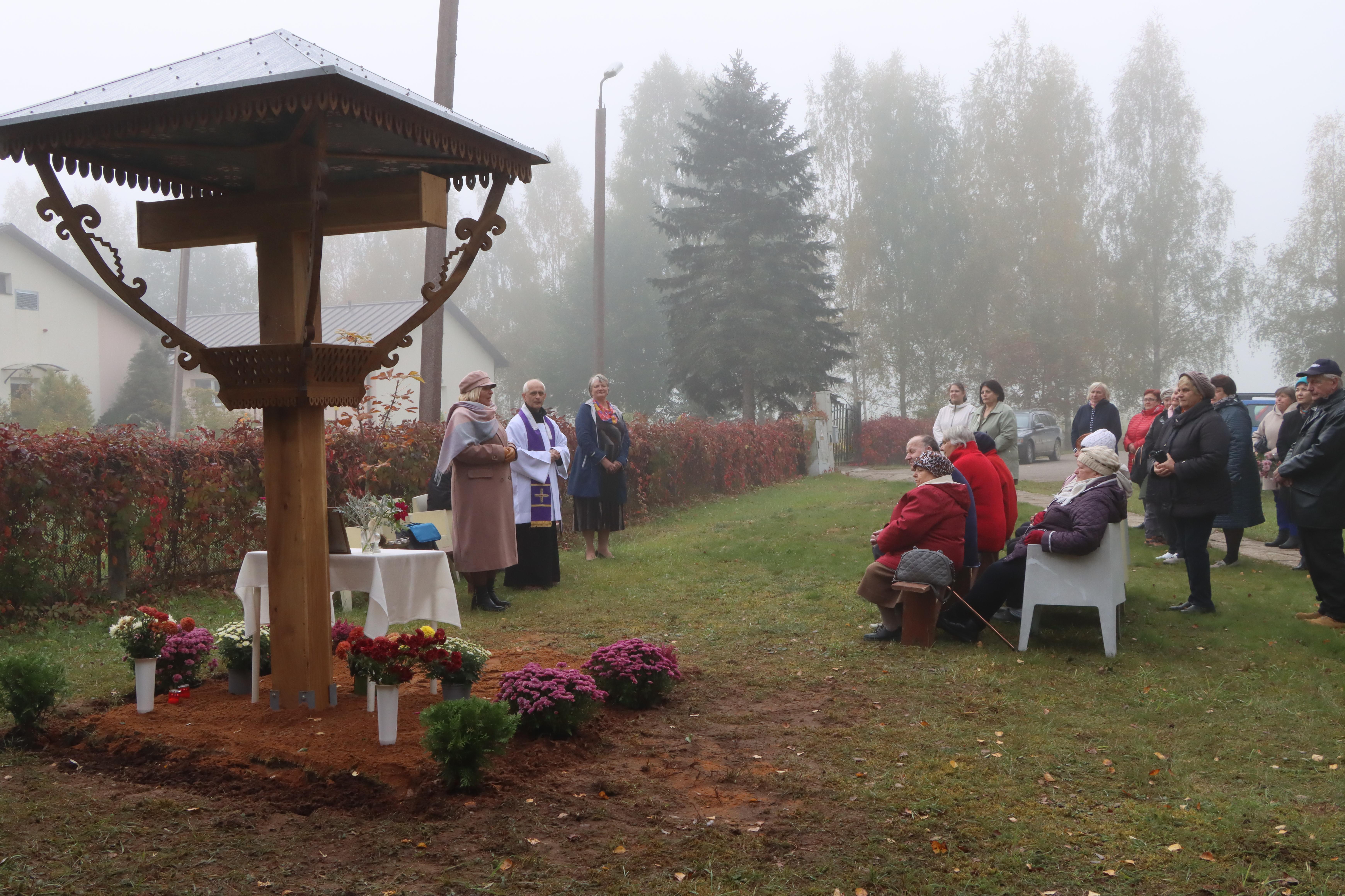 Krucifiksa pasvētīšana pie Vārkavas sociālā aprūpes centra un svētā Mise