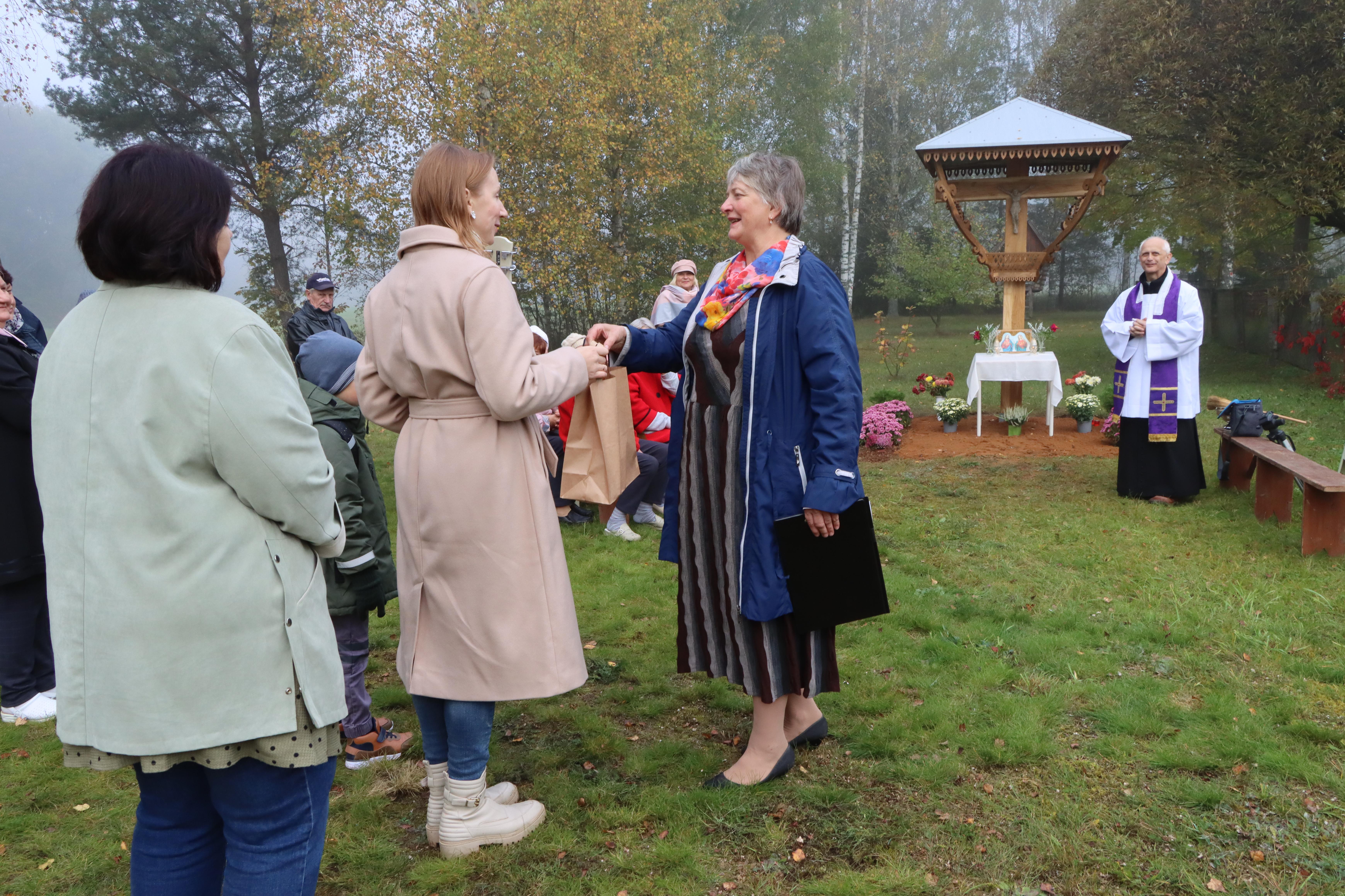 Krucifiksa pasvētīšana pie Vārkavas sociālā aprūpes centra un svētā Mise