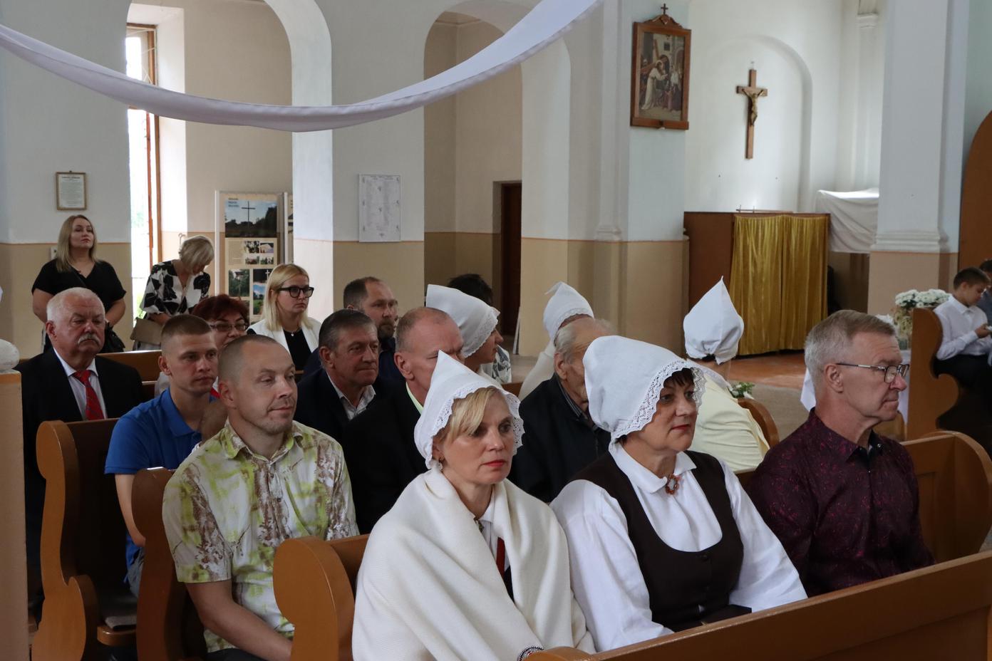 PIRMĀ SVĒTĀ KOMŪNIJA VĀRKAVAS BAZNĪCĀ