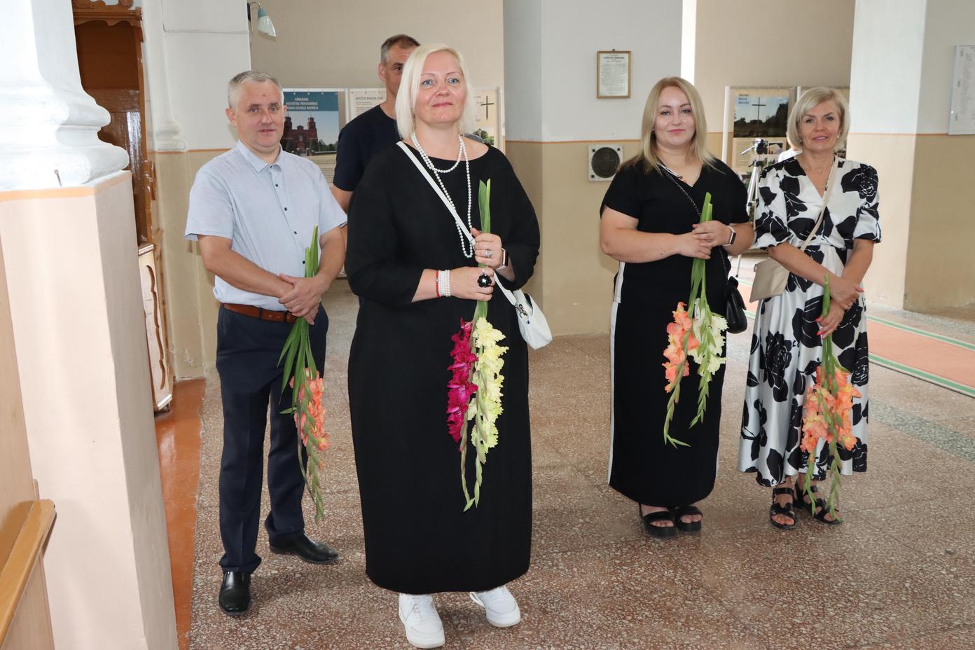 PIRMĀ SVĒTĀ KOMŪNIJA VĀRKAVAS BAZNĪCĀ