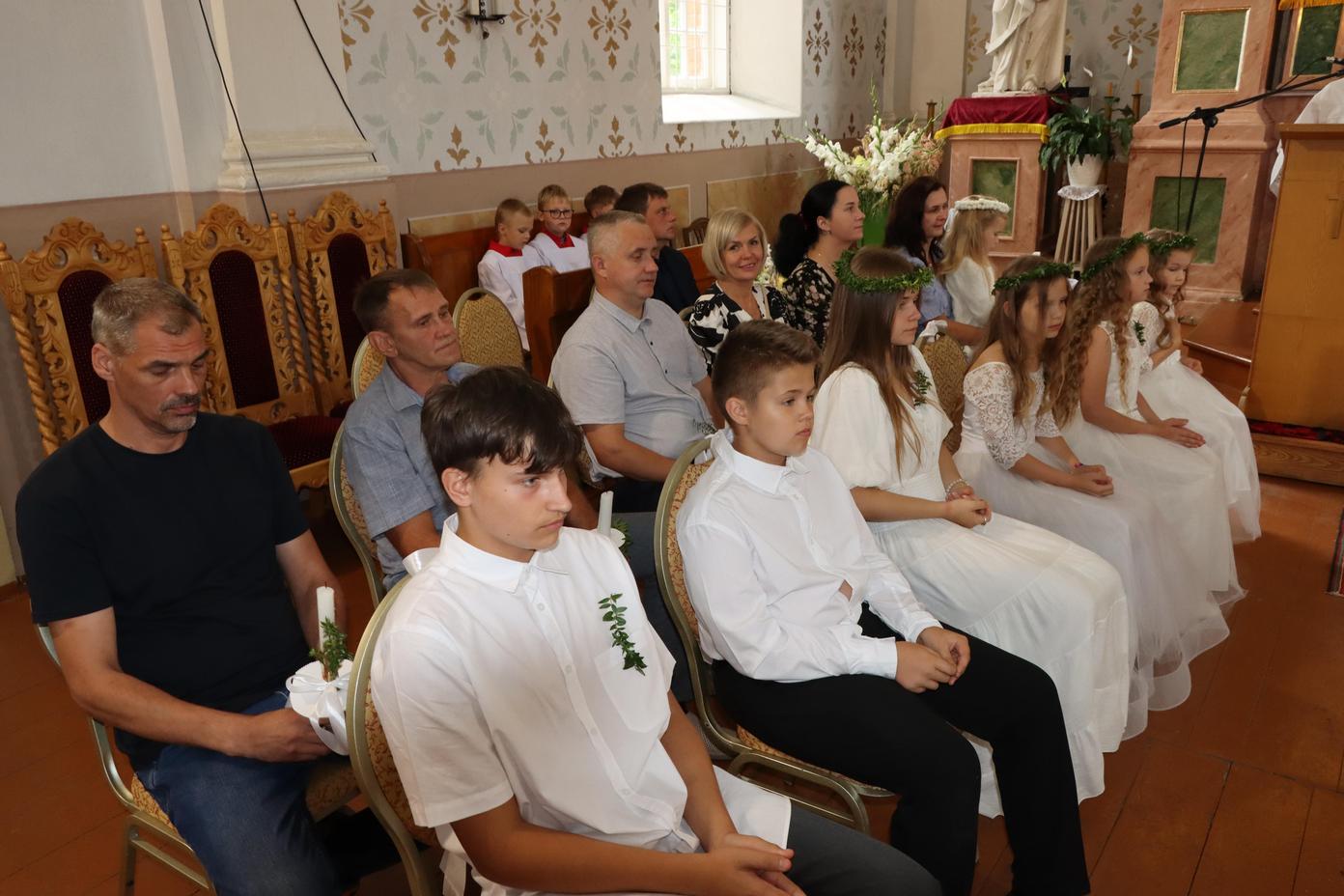 PIRMĀ SVĒTĀ KOMŪNIJA VĀRKAVAS BAZNĪCĀ