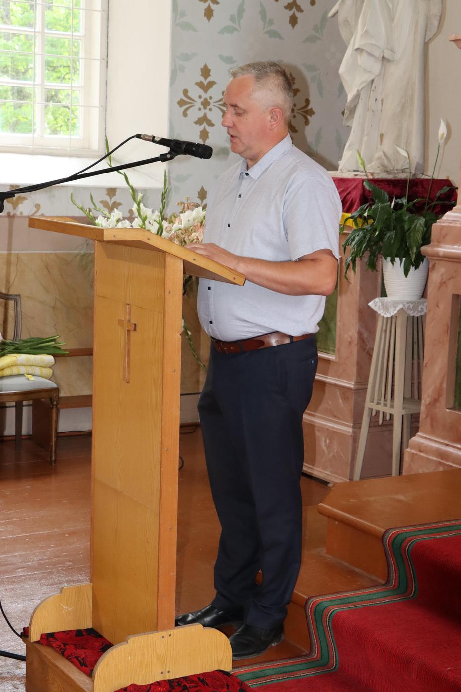 PIRMĀ SVĒTĀ KOMŪNIJA VĀRKAVAS BAZNĪCĀ