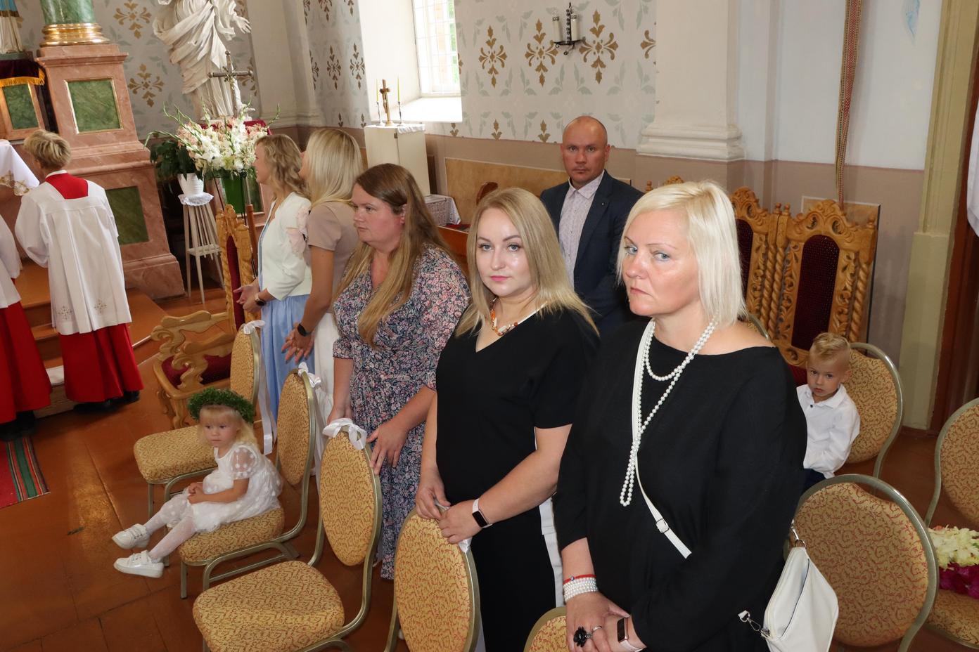 PIRMĀ SVĒTĀ KOMŪNIJA VĀRKAVAS BAZNĪCĀ