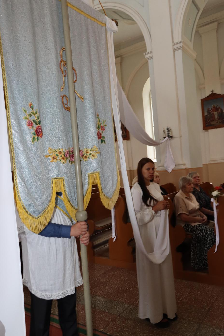 PIRMĀ SVĒTĀ KOMŪNIJA VĀRKAVAS BAZNĪCĀ