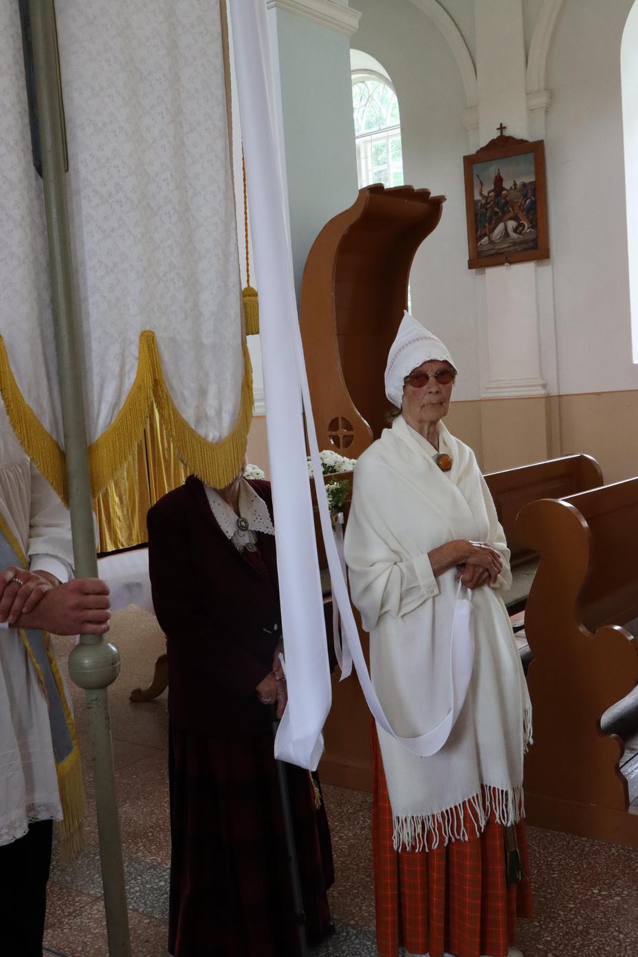 PIRMĀ SVĒTĀ KOMŪNIJA VĀRKAVAS BAZNĪCĀ