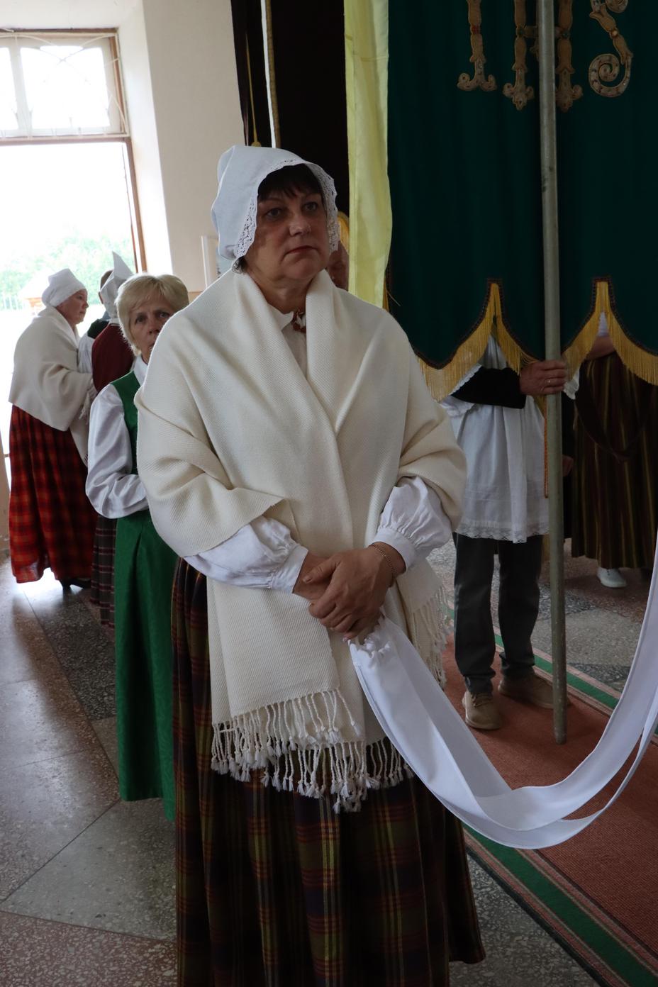 PIRMĀ SVĒTĀ KOMŪNIJA VĀRKAVAS BAZNĪCĀ