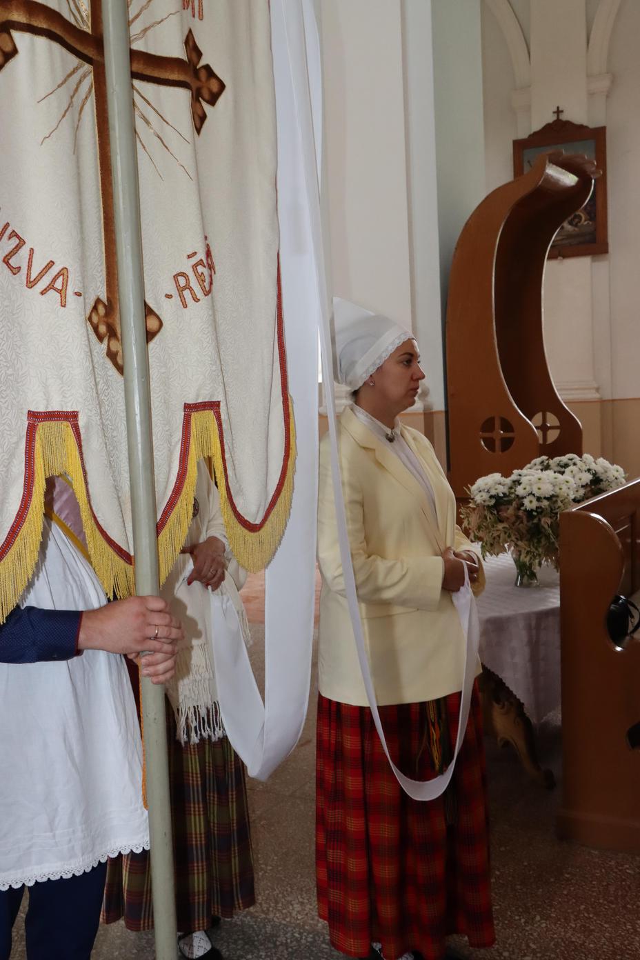PIRMĀ SVĒTĀ KOMŪNIJA VĀRKAVAS BAZNĪCĀ