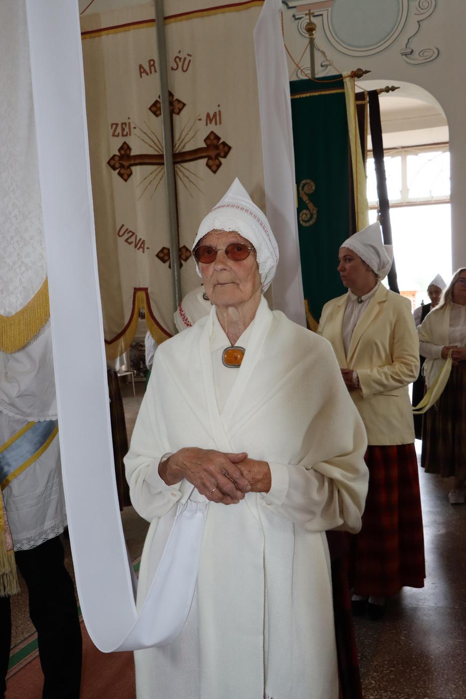 PIRMĀ SVĒTĀ KOMŪNIJA VĀRKAVAS BAZNĪCĀ