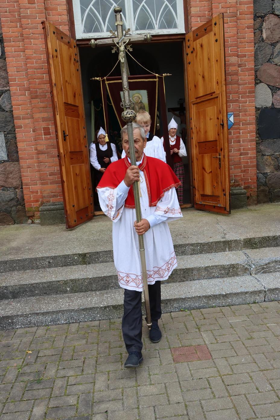 PIRMĀ SVĒTĀ KOMŪNIJA VĀRKAVAS BAZNĪCĀ